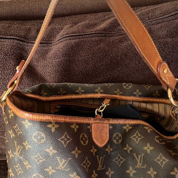Authentic LOUIS VUITTON Delightful MM Monogram Leather Shoulder Bag - Picture 5 of 16